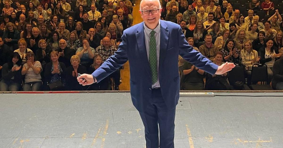 Norfolk PCC Colin Sutton sagt 127-tägige Theatertournee ab